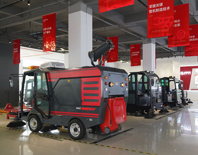 揚子S10電動掃地車助力蒙牛圣牧高科，打造綠色高效清潔新標桿